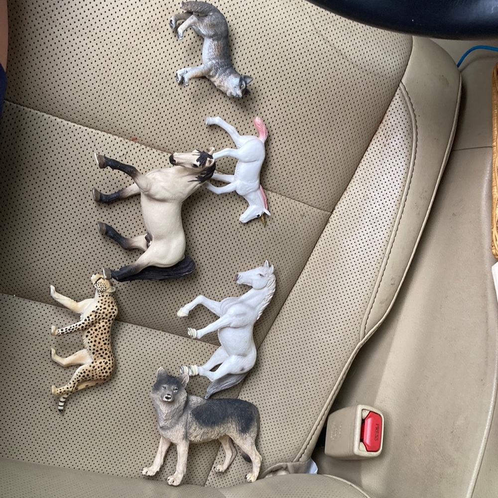 Animal figurine bundle